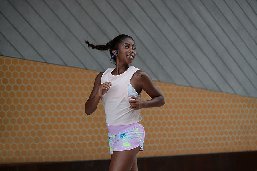 Runner wearing aftershokz headset