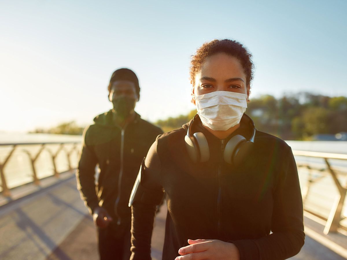 images/run-safety/runners-with-masks.jpg