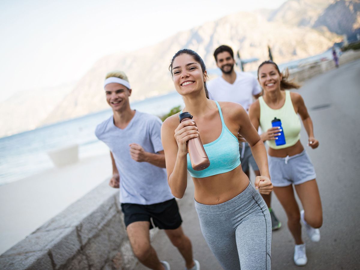 Runners running in a group during COVID
